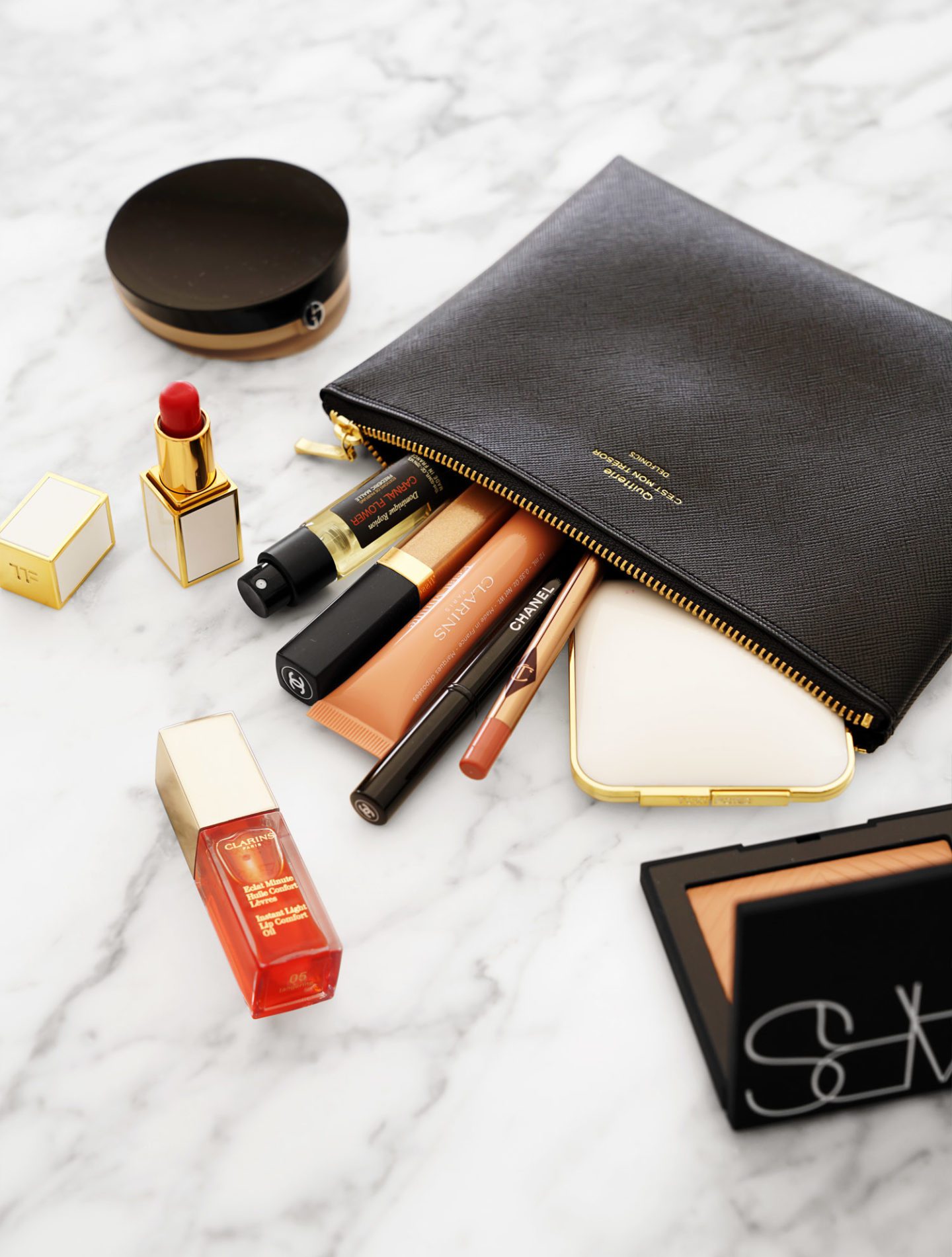 What's Inside My Bag | Fashion Groom Spot