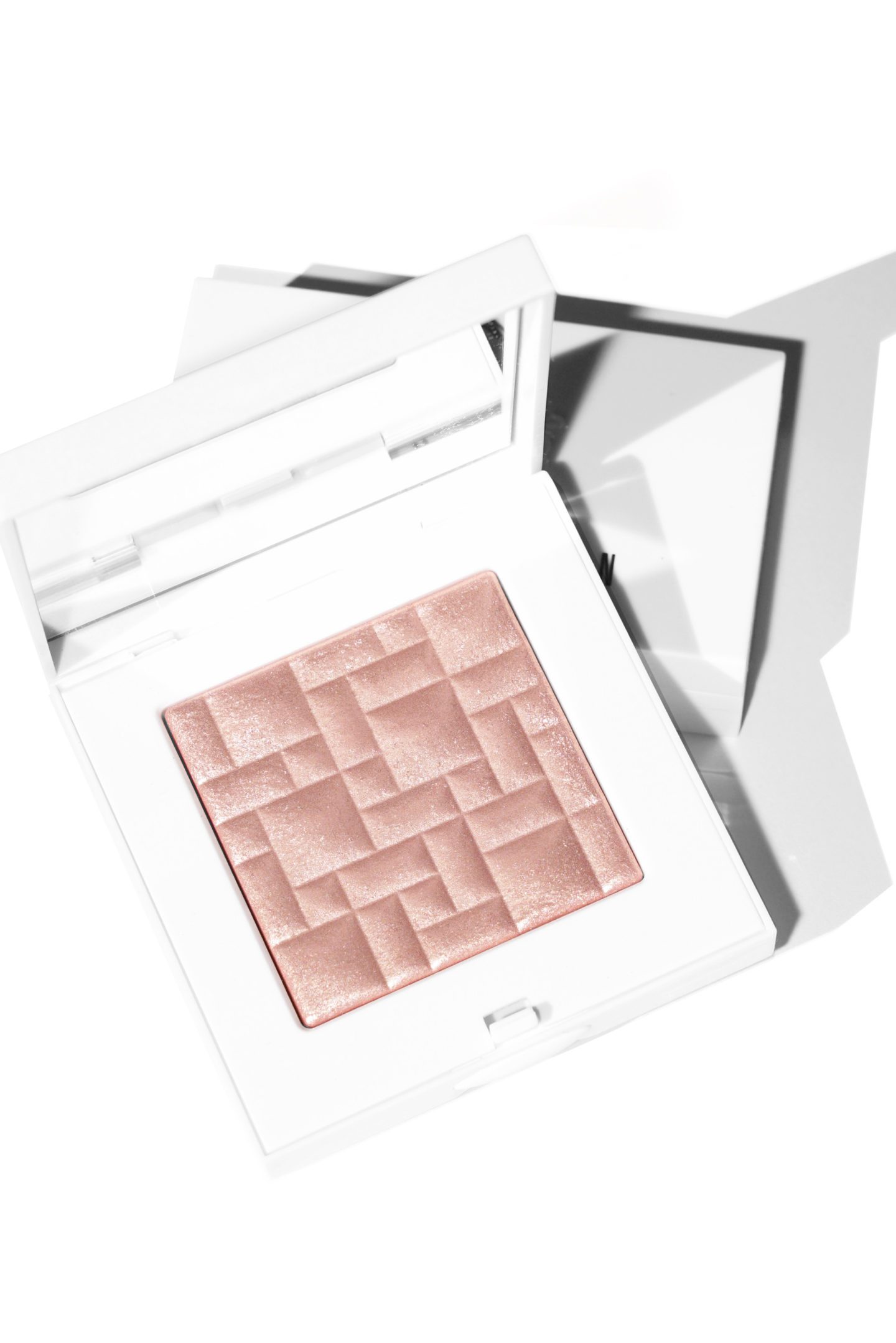 Bobbi Brown Highlighting Powder Opal Glow | Fashion Groom Spot