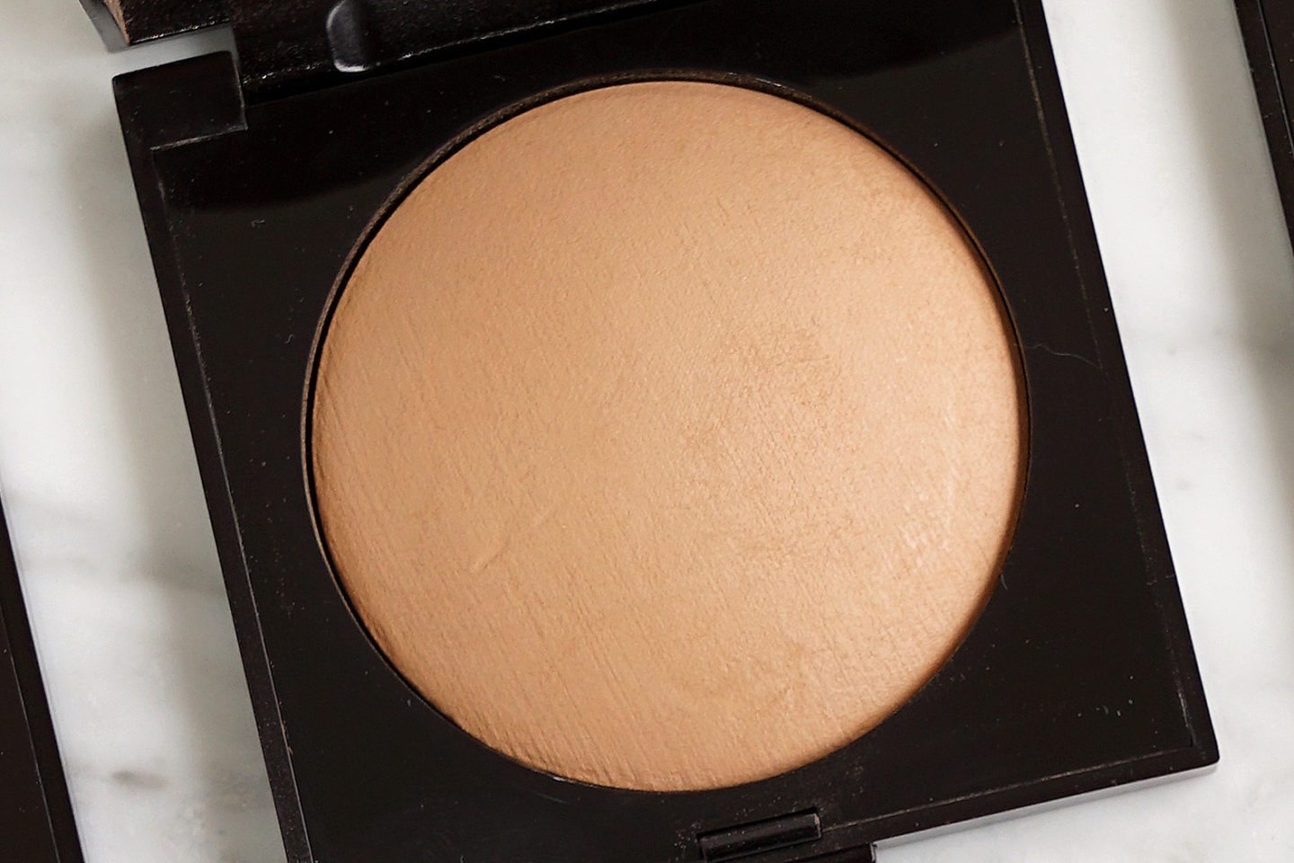 Laura Mercier Matte Radiance Powder Bronze 01