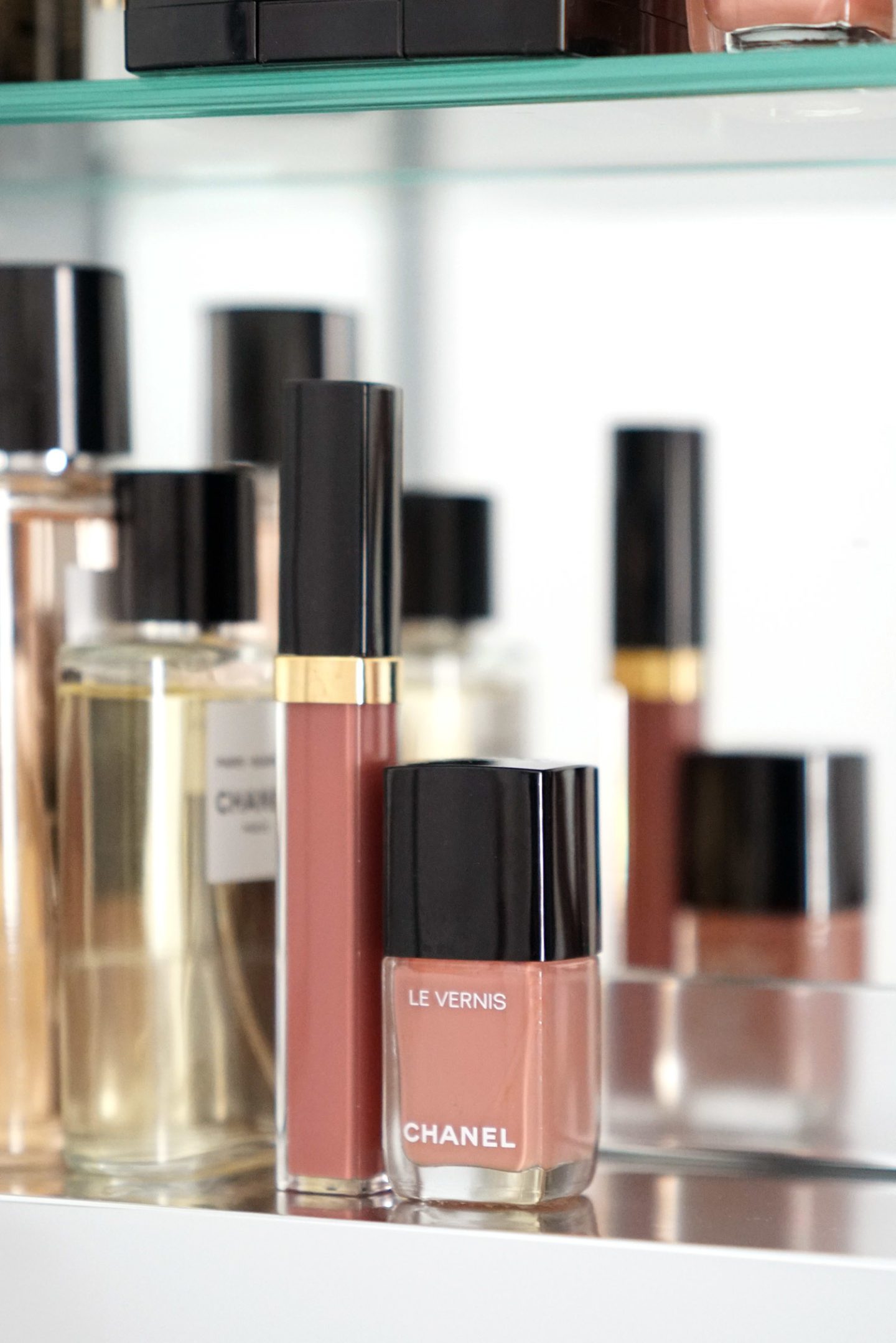 Chanel Le Vernis Bleached Mauve