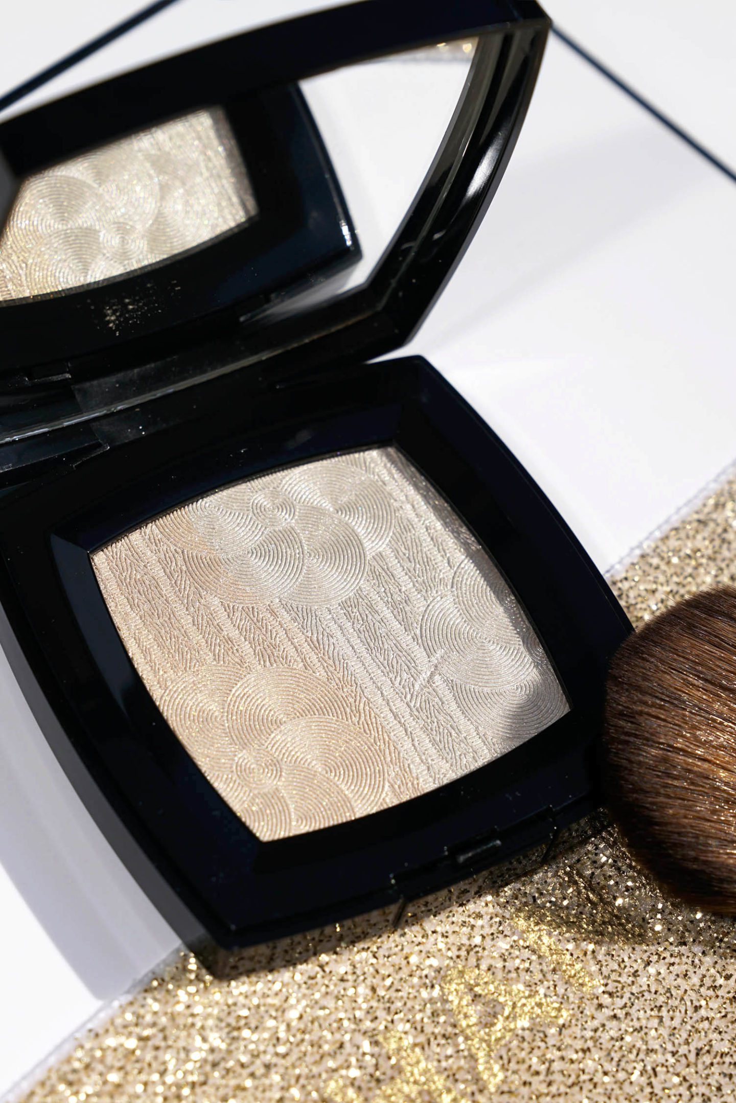 Chanel Duo de Camelias Highlighter review