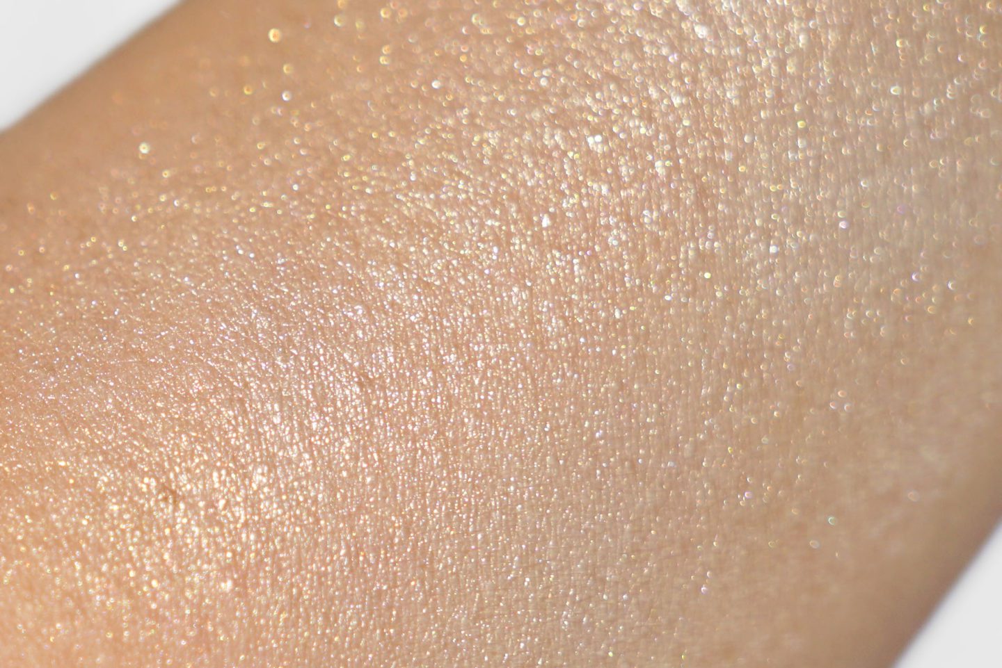 Chanel Duo de Camelias Highlighter swatches