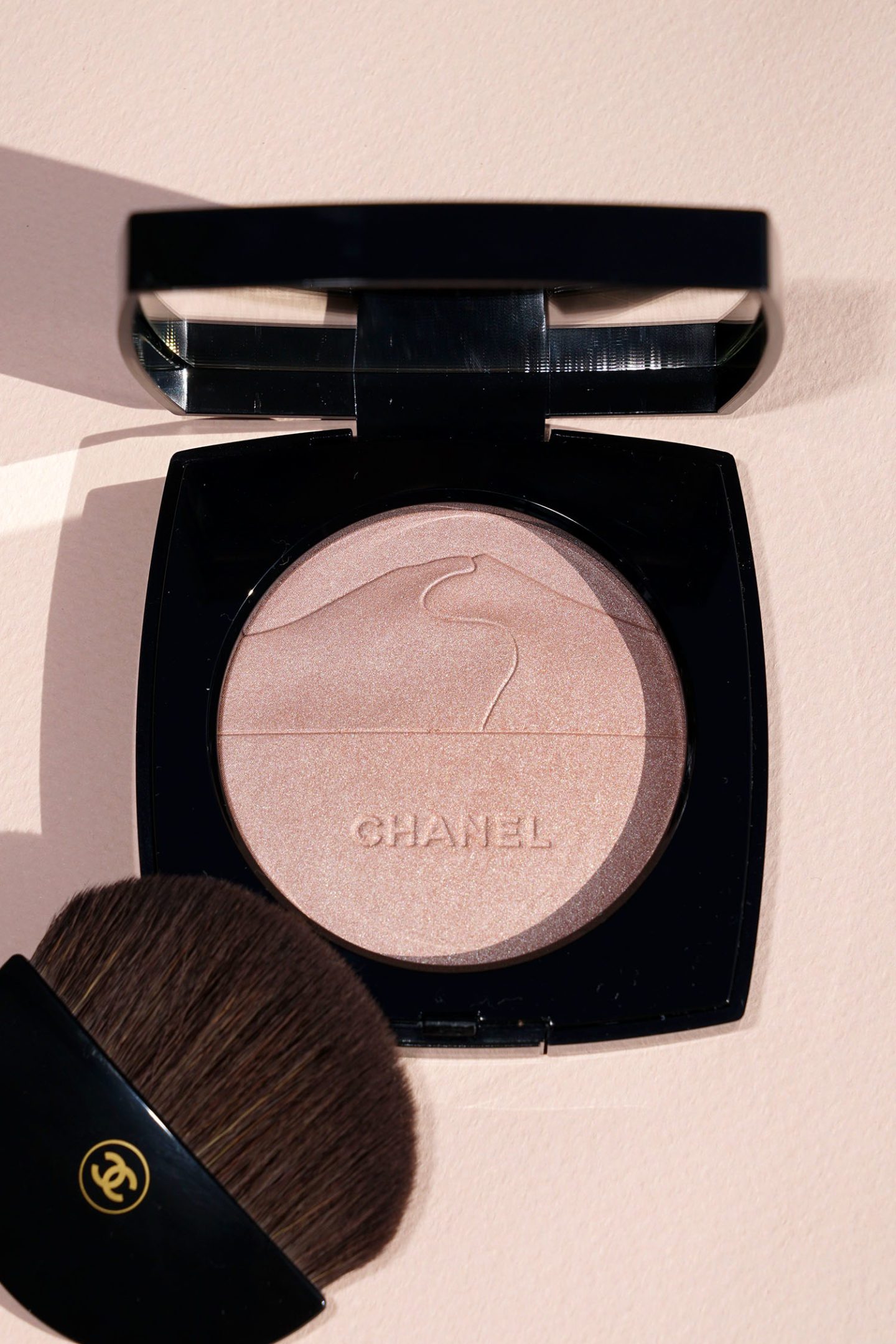 Chanel Spring 2020 Eclat de Desert Highlighter