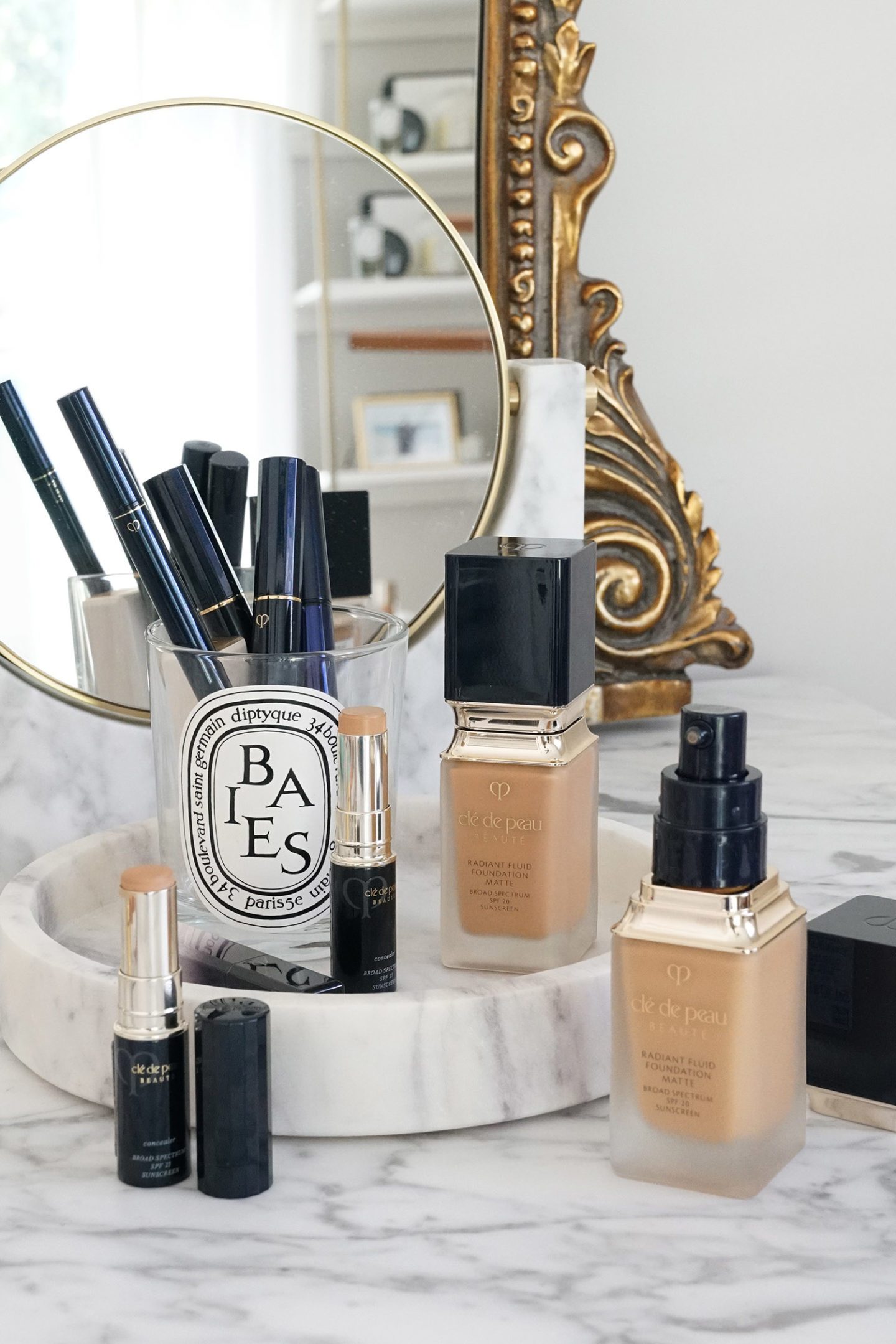 Cle de Peau Beaute Radiant Fluid Foundation Matte O40