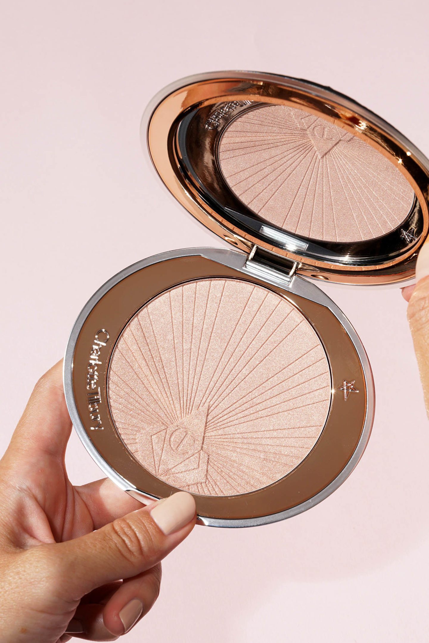 Charlotte Tilbury Hollywood Superstar Glow Highlighter review | Fashion Groom Spot