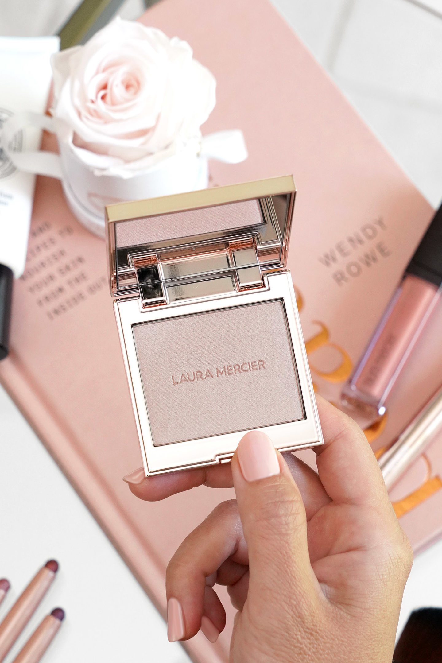 Laura Mercier Highlighting Powder in Rose Glow 