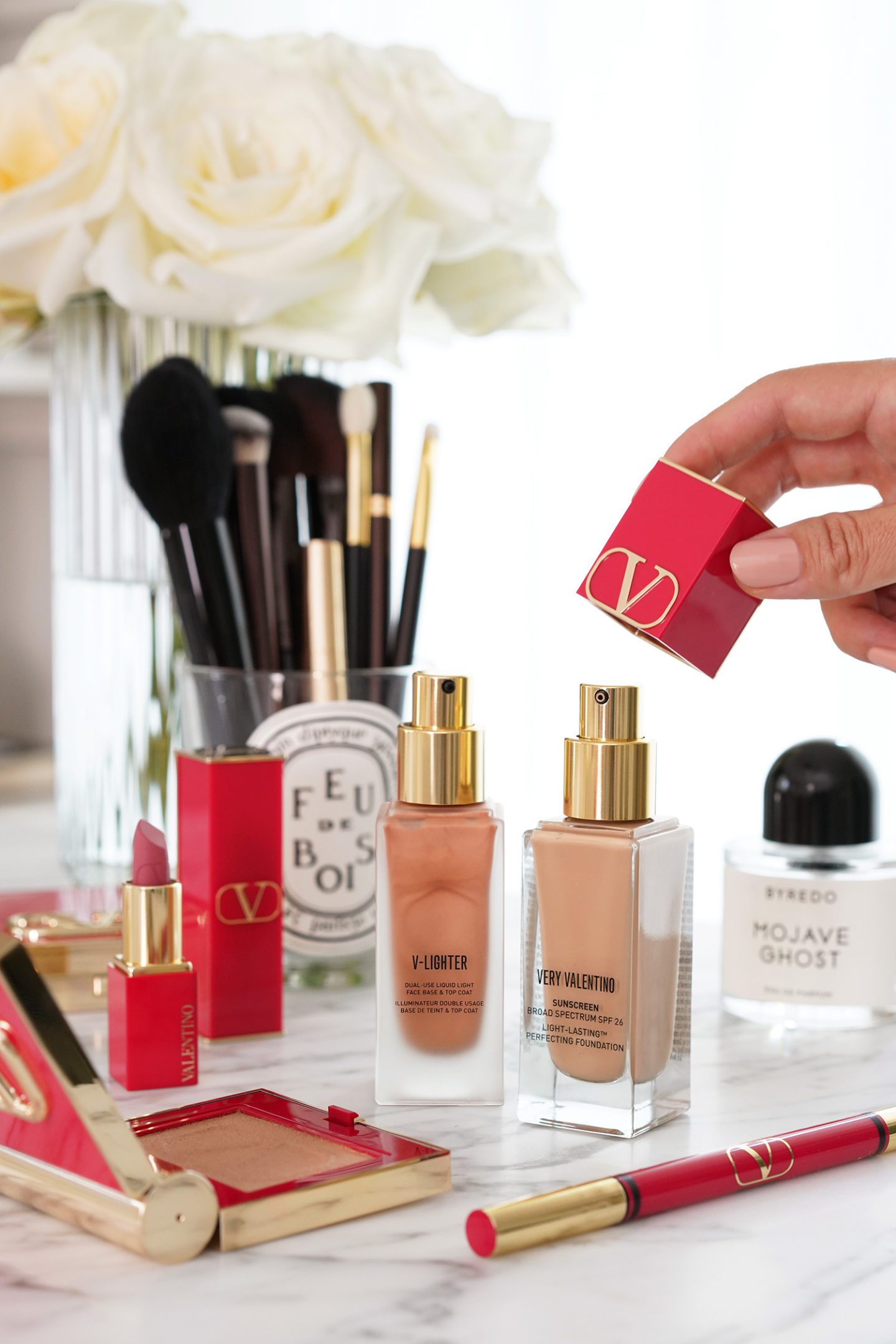 Very Valentino 24-Hour Wear Liquid Foundation MN4 and V-Lighter Face Primer Highlighter Ambra