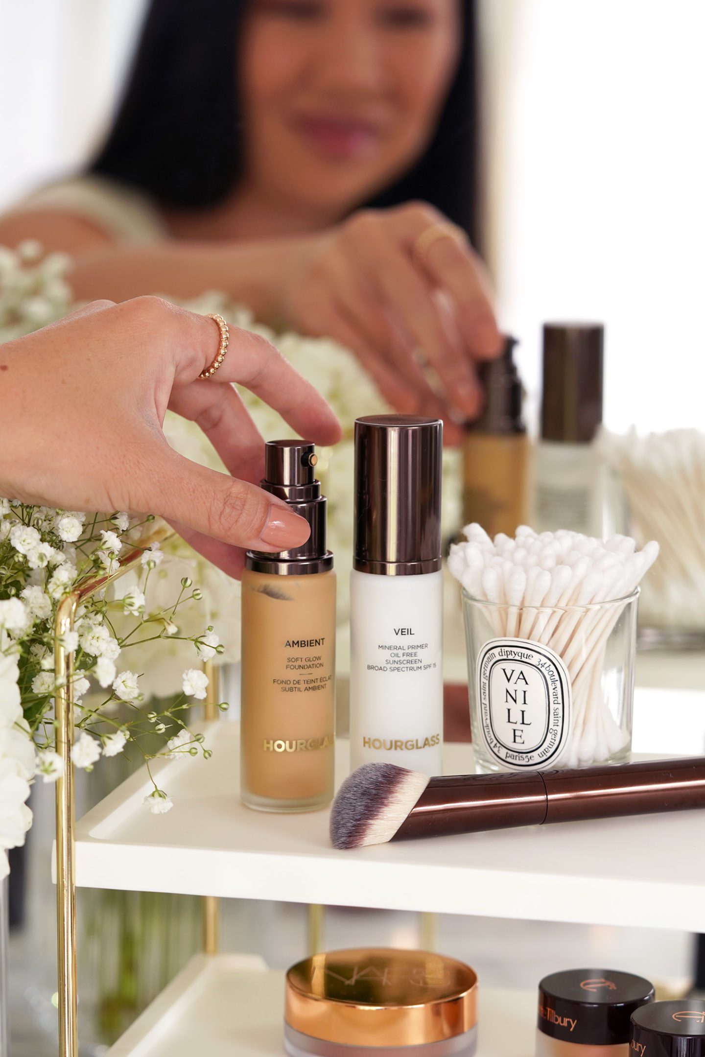 Hourglass Ambient Soft Glow Foundation and Veil Mineral Primer