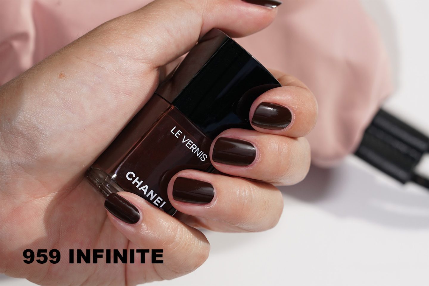 Chanel Le Vernis 959 Infinite swatch
