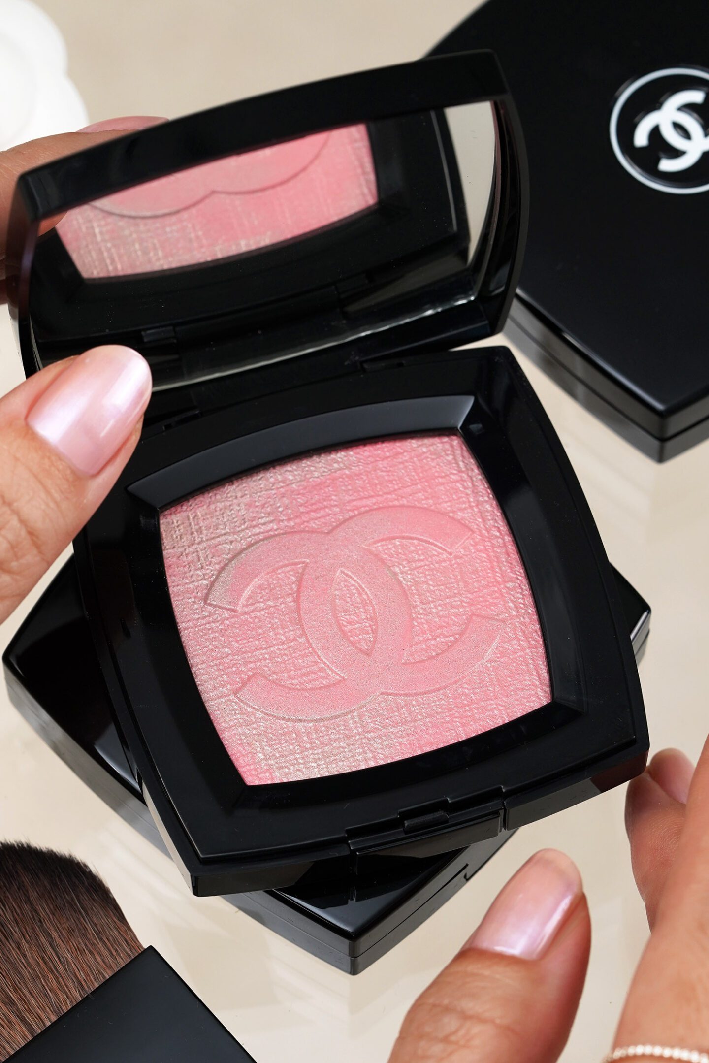 Fantaisie de Chanel Illuminating Blush in Pastel Fuschia 