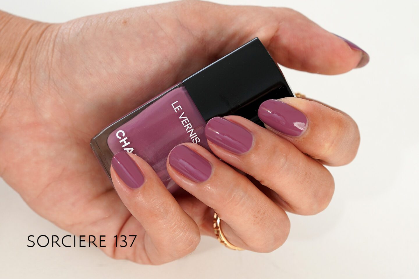 Chanel Le Vernis 137 Sorciere 