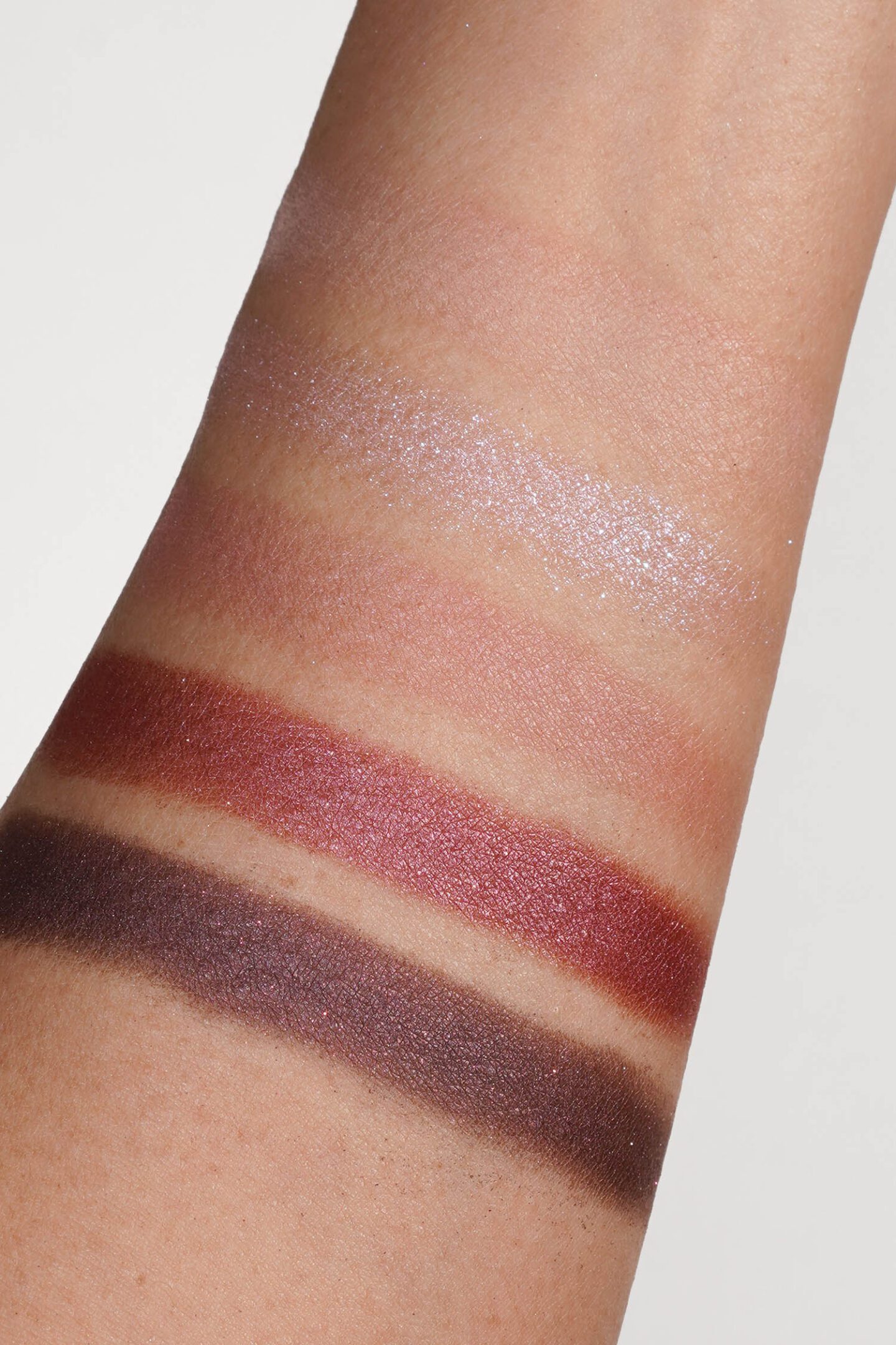 Chanel Les Beiges Winter Glow Healthy Glow Eyeshadow Palette swatches